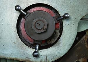 一般家庭に設置できる二段式立体駐車場