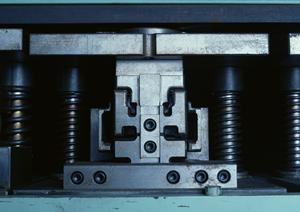 安全で高効率を実現した電動トルクレンチ